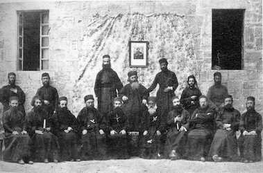 Arrivés en 1831, les Jésuites ouvrent en 1845 à Ghazir un séminaire dans un ancien palais, acheté à l’émir Abdallah Chéhab.