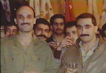 En 1986, une guerre fratricide interchrétienne oppose Elie Hobeika à Samir Geagea pour le contrôle des Forces libanaises.