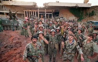 Le général Michel Aoun est évincé du palais de Baabda le 13 octobre 1990 par l’armée syrienne après le feu vert des Américains.