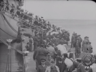 Ce n’est que le 30 décembre 1946 que les derniers militaires et conseillers français évacuent Beyrouth.