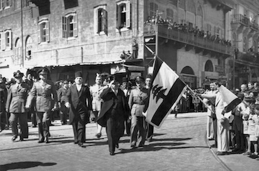 Les responsables libanais sont libérés le 22 novembre 1943. Cette date est considéré comme jour de l’indépendance.