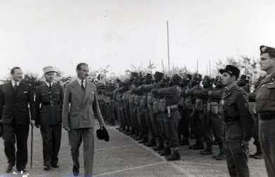 Richard Casey, ministre d’État britannique, accompagné du général Spears se présente le 19 novembre 1943 au Grand-Sérail
