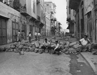 15 ans après l’indépendance, le Liban plonge dans une mini guerre civile.