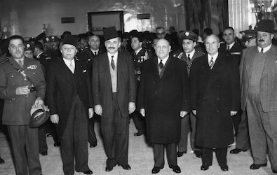 Cette photo du début des année 50 illustre la répartition du pouvoir entre les communautés selon le Pacte national.