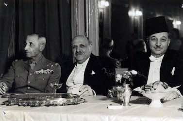 Le Général Catroux, Béchara el Khoury et Riad el Solh au bal de la Résistance à l’Union française