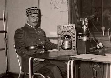 Le général Dentz s’adressant à la population sur les ondes de Radio Levant