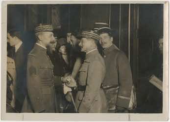 Passation des pouvoirs entre le général Gouraud et le général Weygand