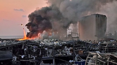 Le 4 août 2020, vers 18 heures, deux explosions ont lieu consécutivement dans le port de Beyrouth.
