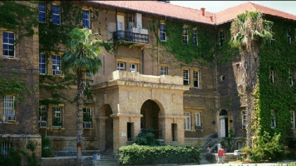 O. Université Américaine